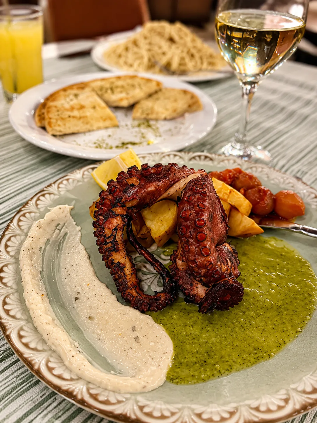 Świeżo grillowane owoce morza